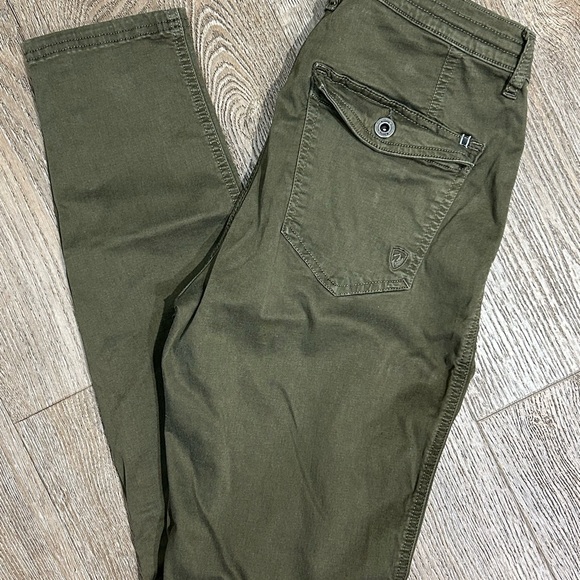 Kuhl Pants - Kuhl Women’s Hiking Pants Olive Green Slim Cargo Pants Back Flap Pocket Size 10